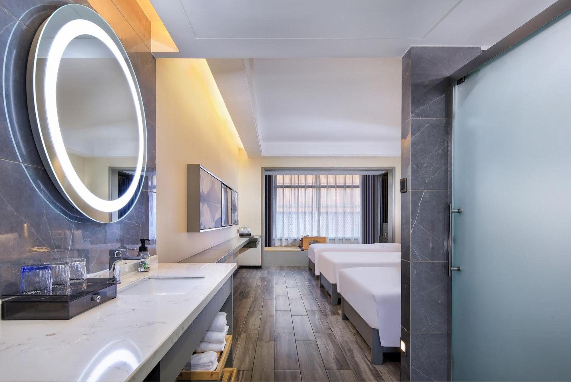 Wing Hotel Guilin - Central Square Room photo
